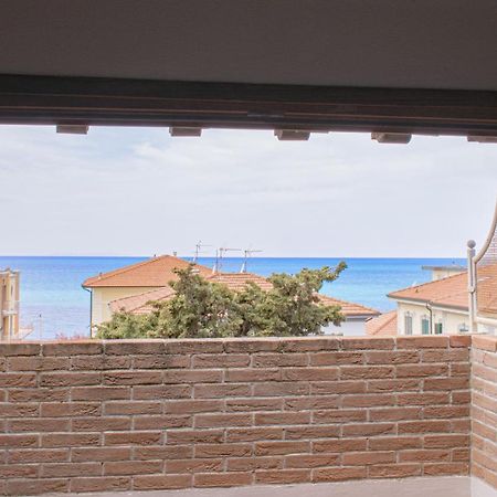 Casa Myconis 68Mq A Due Passi Dal Mare Di San Vincenzo Apartment Luaran gambar