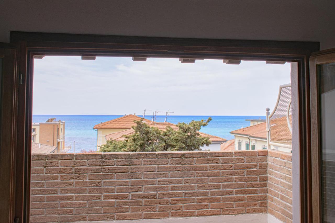 Casa Myconis 68Mq A Due Passi Dal Mare Di San Vincenzo Apartment Luaran gambar